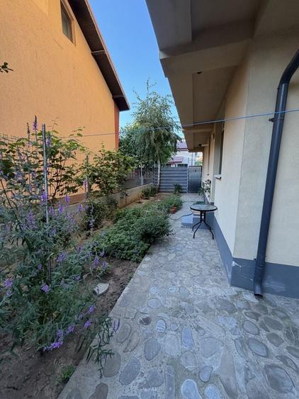 Apartament 2 camere decomandat de vanzare + curte proprie , str amurgului nr 37,parter /2 - 1