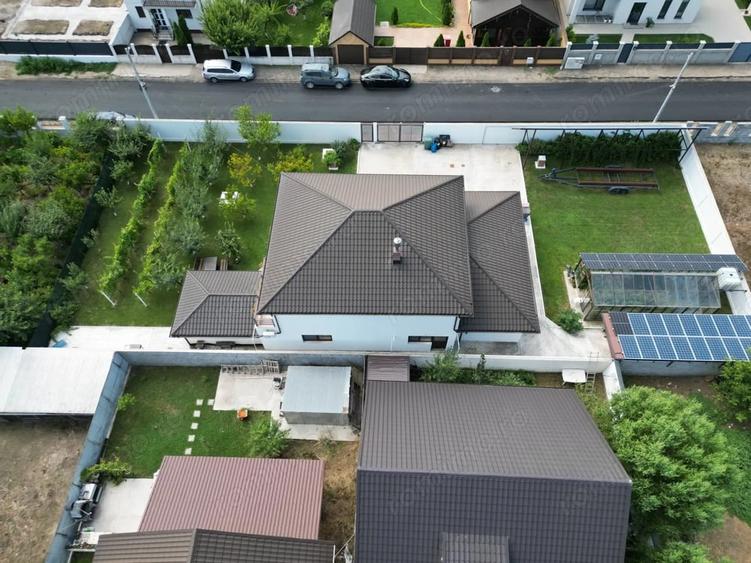Casă cu 6 camere cu Teren 1000 Mp în Cazasu