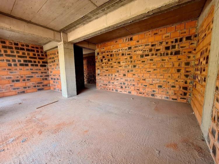Apartament cu 3 camere decomandat în Căzănești (Râmnicu Vâlcea)