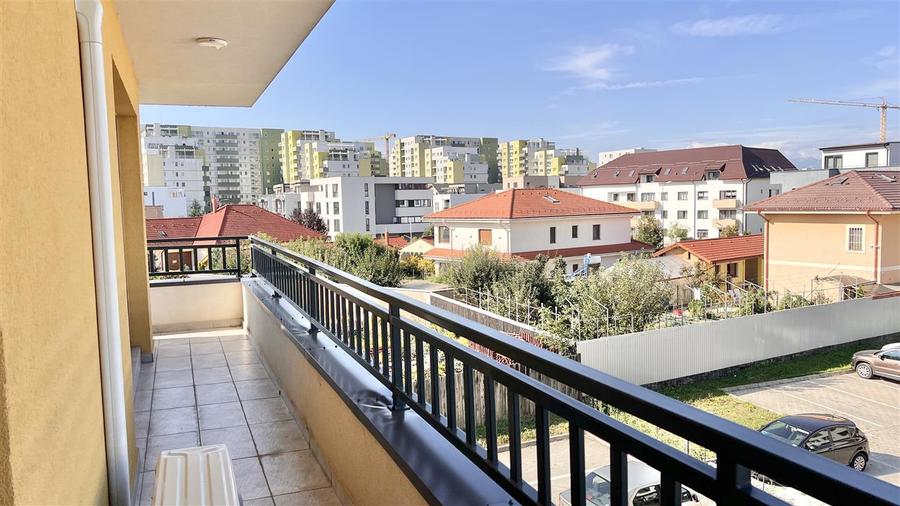Apartament cu 2 camere decomandat în Tractorul