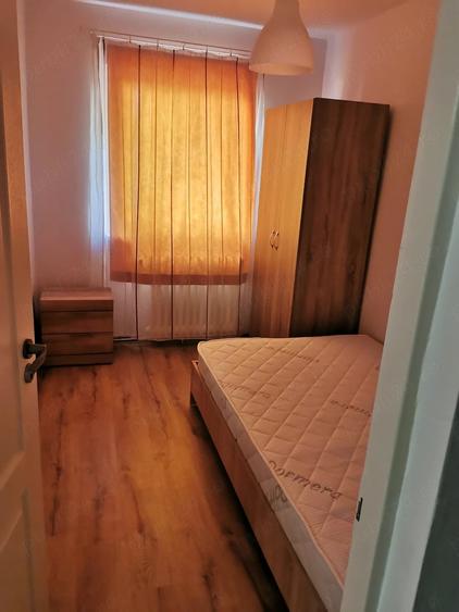 Apartament cu 3 camere semidecomandat în Simeria
