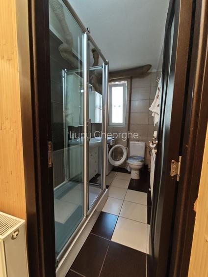 Vand apartament cu doua camere!