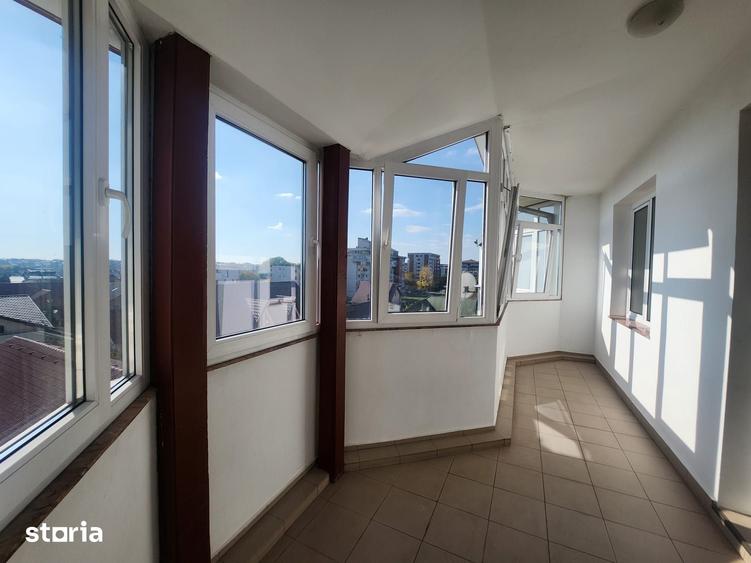 Apartament cu 5 camere decomandat în Craiovei