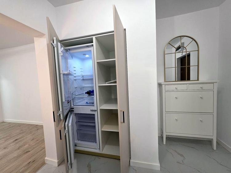 Apartament cu 3 camere semidecomandat în Bucur Obor