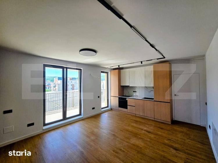 Apartament cu 3 camere semidecomandat în Central