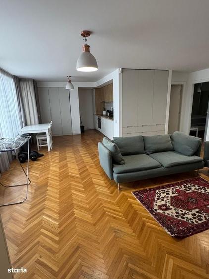 Apartament cu 4 camere în Victoriei
