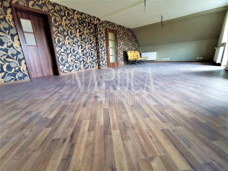 Casă individuală cu 9 camere cu Canalizare în Gruia
