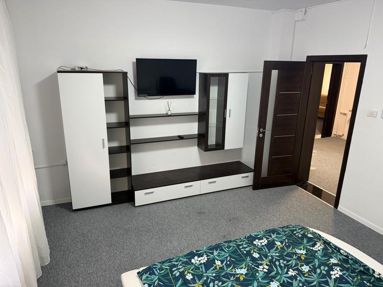 Apartament cu 4 camere decomandat în Exterior Vest