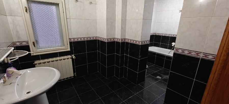Casă individuală cu 5 camere cu Canalizare în Doamna Ghica