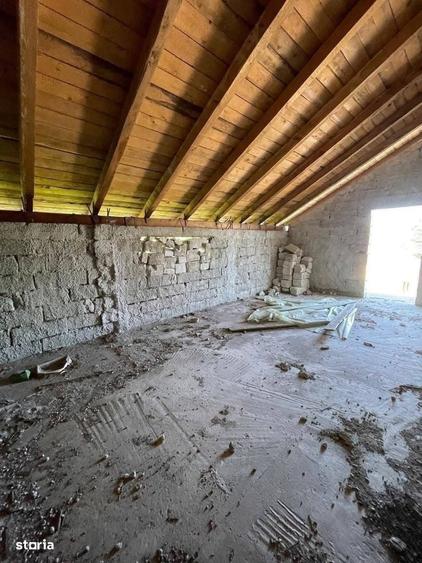 Casă cu 4 camere cu Teren 250 Mp în Central