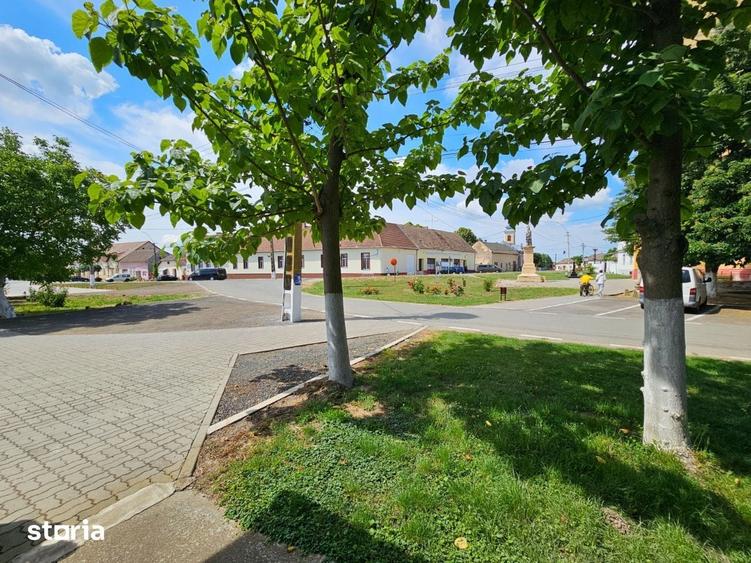 Casă cu 5 camere cu Teren 1200 Mp în Cenad