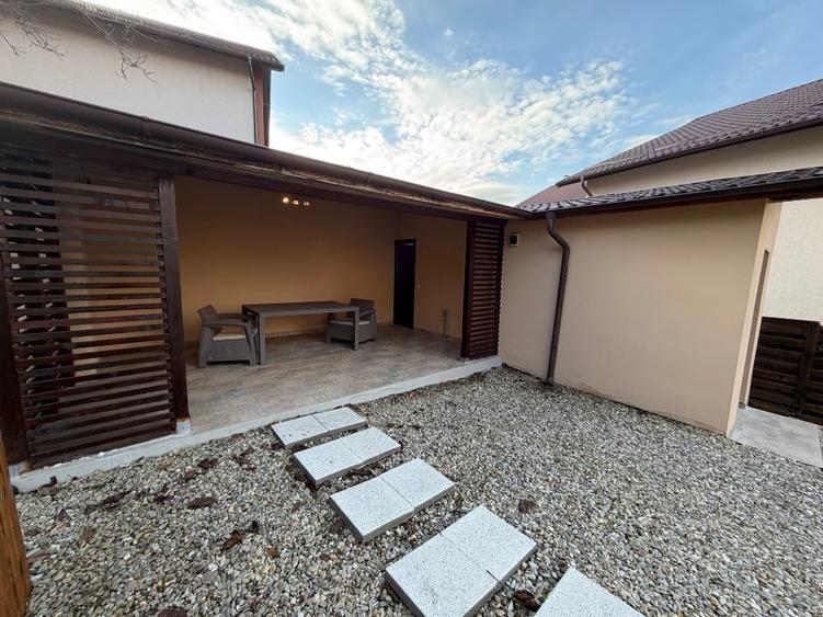 Casă individuală cu 5 camere cu Teren 800 Mp în Exterior Est