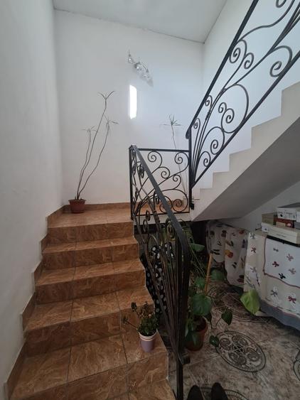 Casă individuală cu 6 camere cu Teren 1216 Mp în Tomești