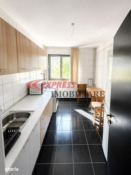 Apartament cu 3 camere decomandat în Dristor