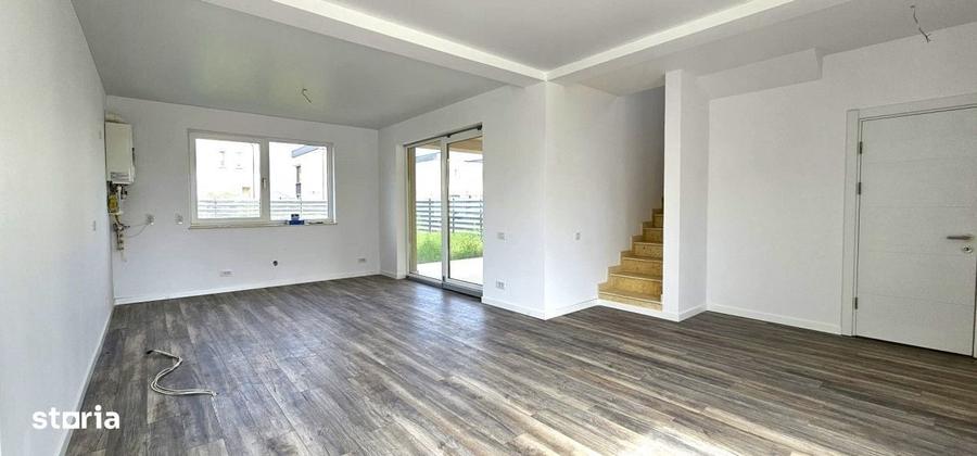 Casă cu 4 camere în Tamași