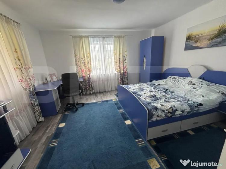 Casa de vanzare, cu panouri fotovoltaice, si 10 ari de teren - 1