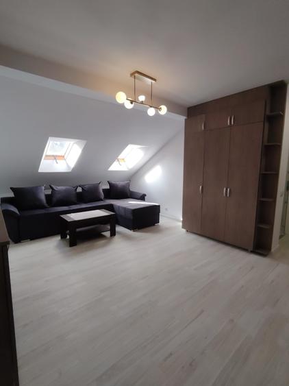 Apartament cu 4 camere semidecomandat în Florești