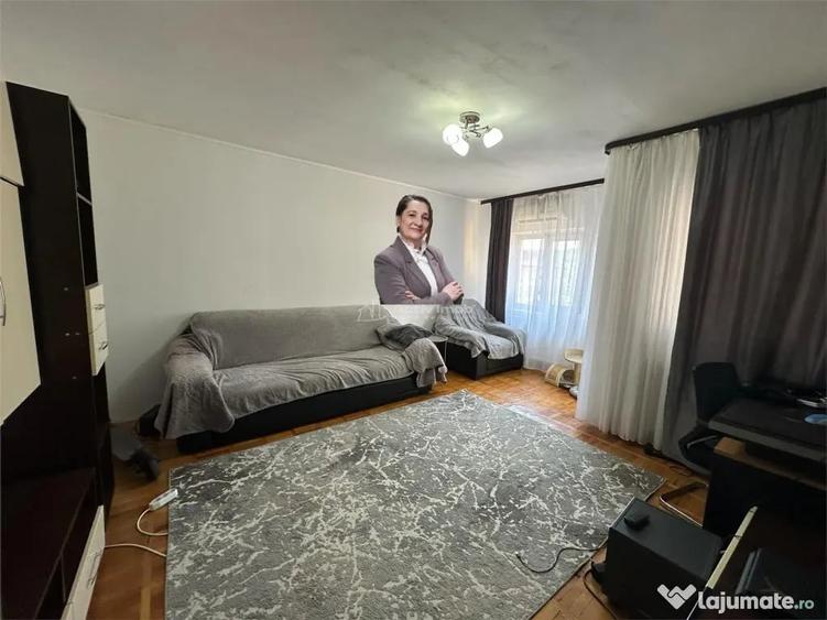 Apartament cu 3 camere decomandat în Central
