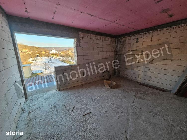 Casă cu 4 camere în Zigoneni