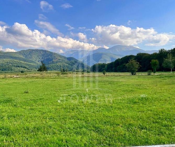 Teren agricol intravilan de 900 mp, în Porumbacu de Jos