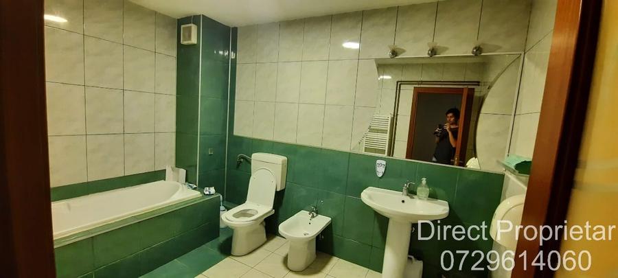 Spațiu comercial, de 220 mp, în P-ța Victoriei