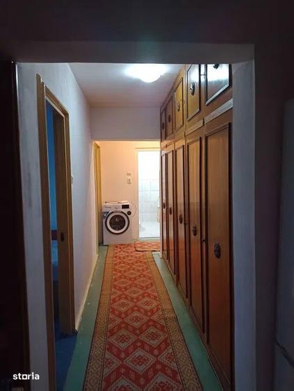 Apartament cu 3 camere decomandat în Vitan