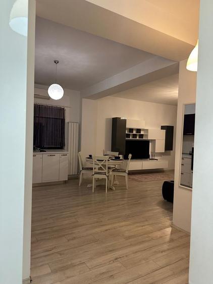 Apartament cu 2 camere decomandat în Universitate