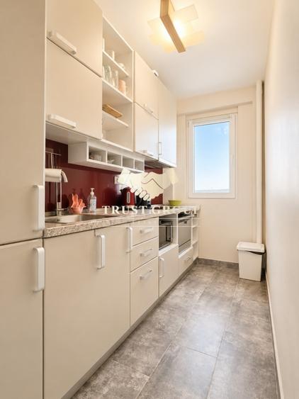 Apartament cu 2 camere decomandat în Victoriei