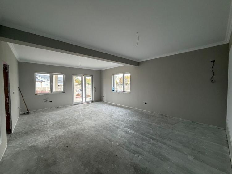 Casă individuală cu 4 camere cu Teren 637 Mp în Moșnița Nouă