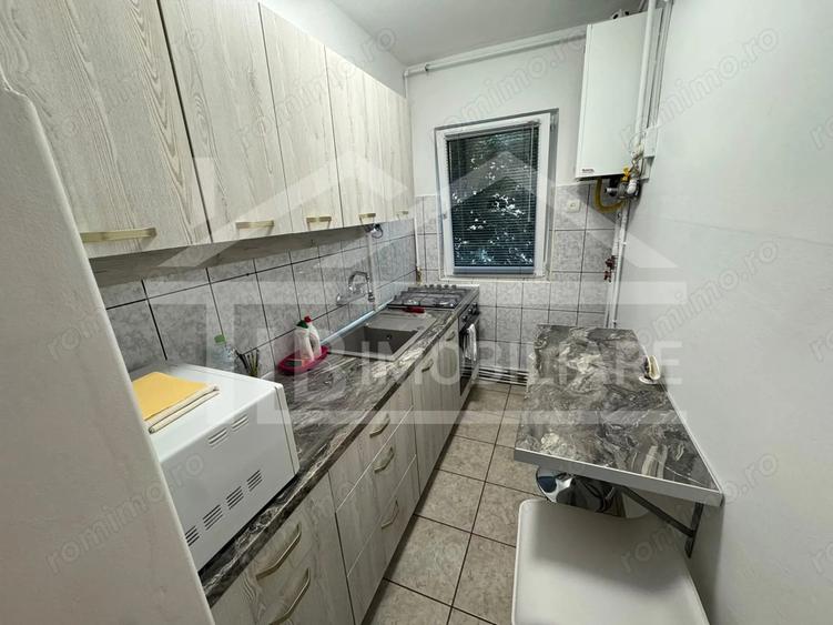 Apartament cu 3 camere semidecomandat în 7 Noiembrie