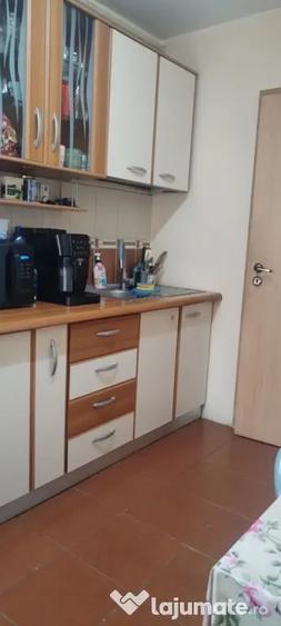 Apartament cu 3 camere nedecomandat în Central