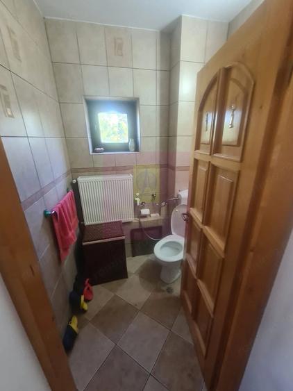 Casă cu 5 camere cu Teren 2177 Mp în Ghioșești