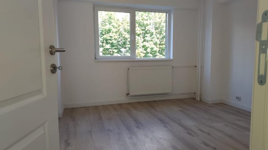 Apartament cu 4 camere decomandat în Tineretului