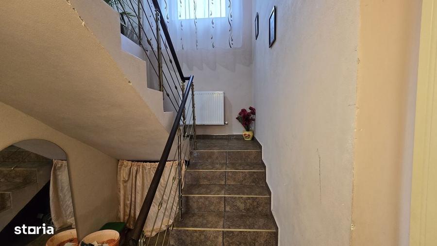 Casă cu 4 camere cu Teren 1000 Mp în Central