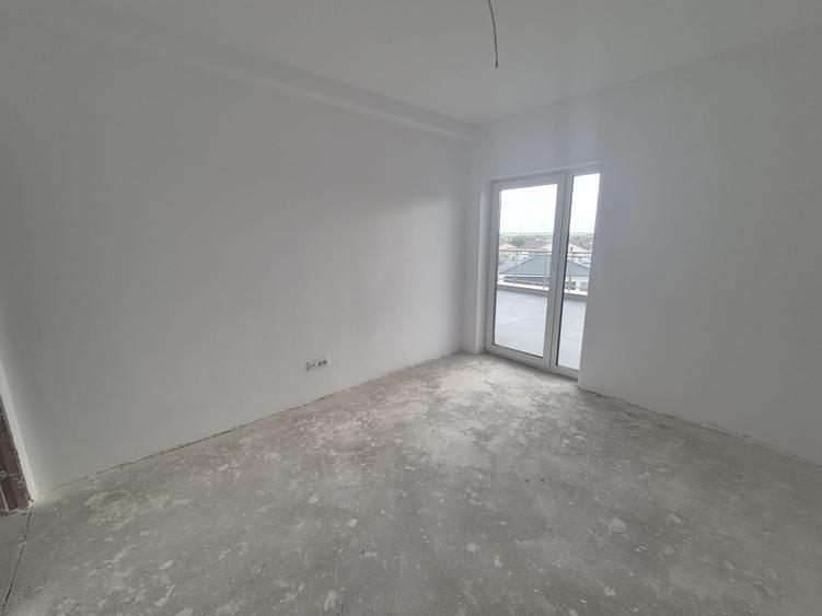 Penthouse cu 4 camere semidecomandat în Vladimirescu
