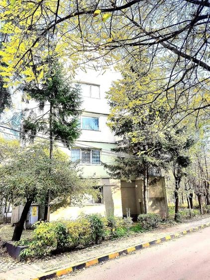 Apartament cu 3 camere semidecomandat în Ultracentral