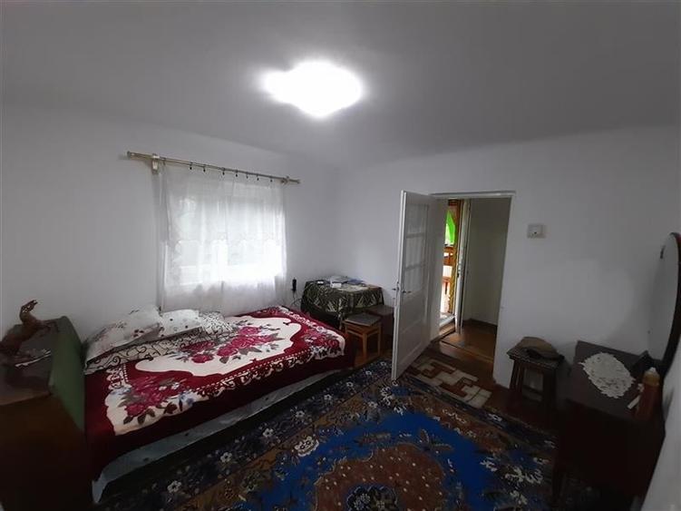 Casă cu 4 camere cu Teren 987 Mp în Central