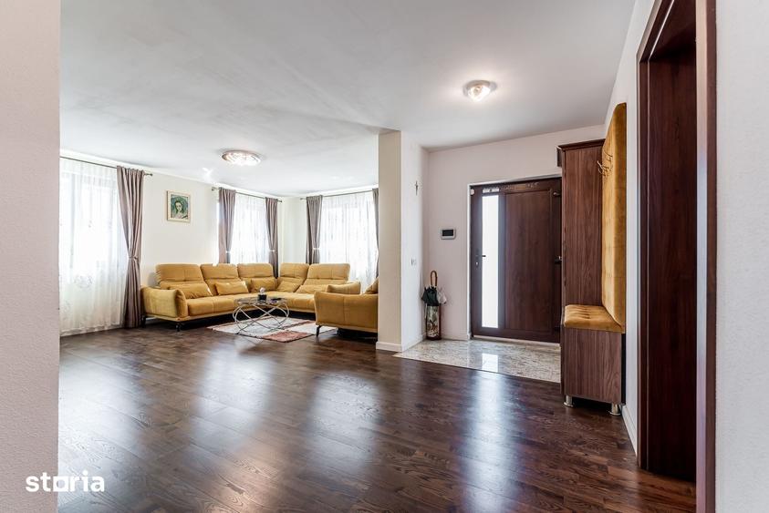 Casă cu 5 camere cu Teren 701 Mp în Vladimirescu