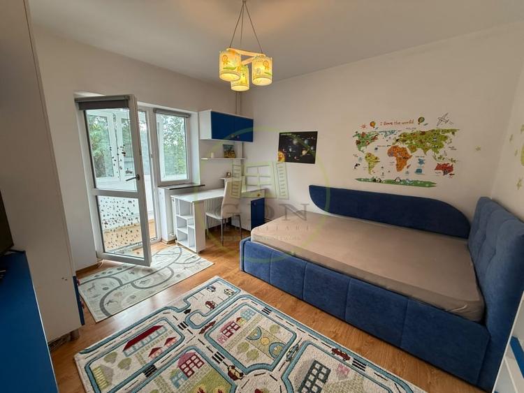 Apartament cu 3 camere semidecomandat, mobilat în Brazda lui Novac