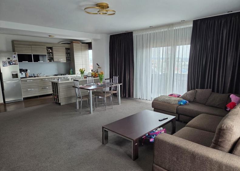 Apartament cu 3 camere decomandat în Albert