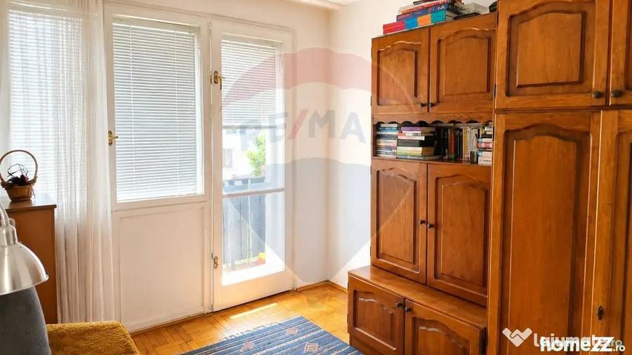 Apartament cu 3 camere semidecomandat în Gara de Nord