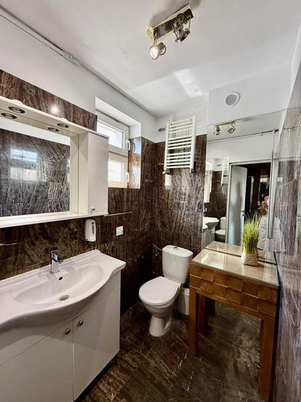 Apartament cu 3 camere semidecomandat în Sala Palatului