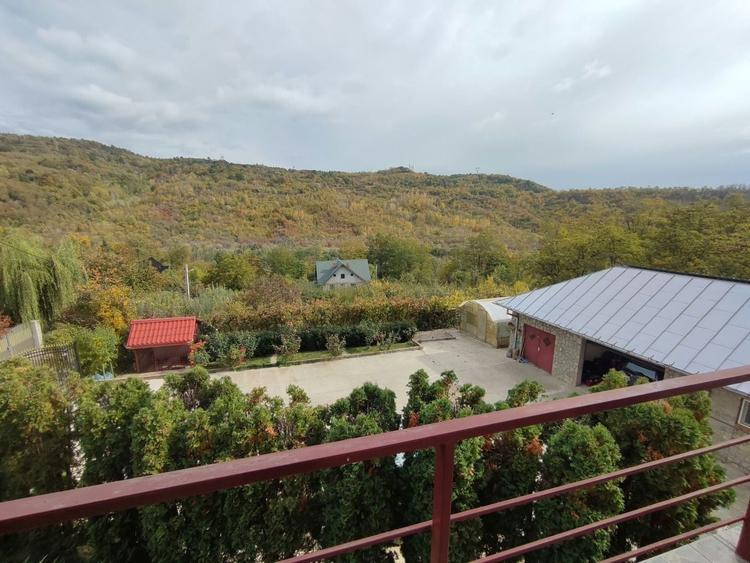Casă individuală cu 4 camere cu Garaj în Lunca Mare