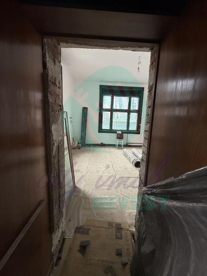 Apartament cu 3 camere semidecomandat în Universitate