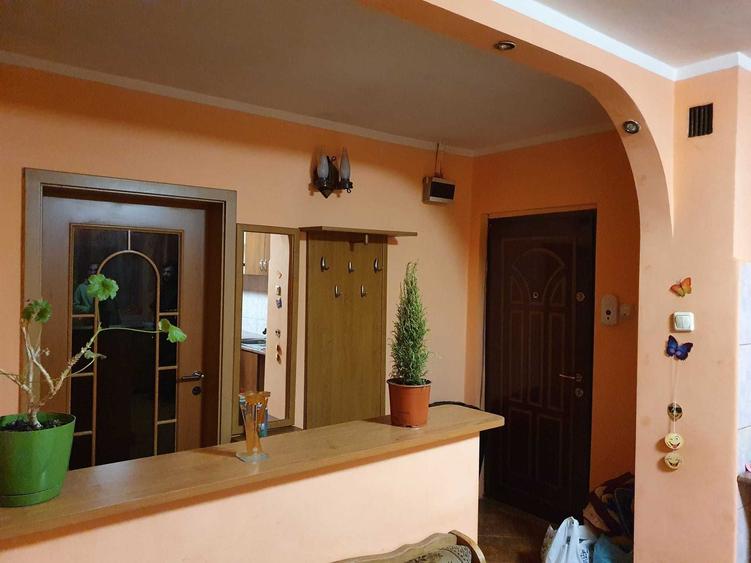 Apartament cu 3 camere decomandat în Turnișor