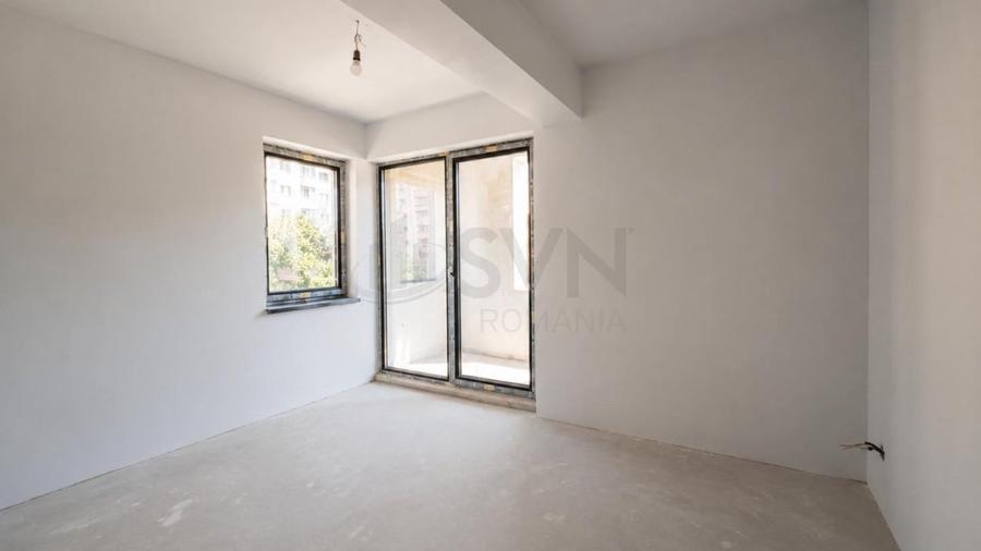 Apartament cu 3 camere semidecomandat în Ștefan cel Mare