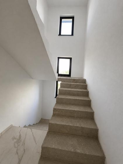 Casă individuală cu 4 camere cu Teren 800 Mp în Periferie