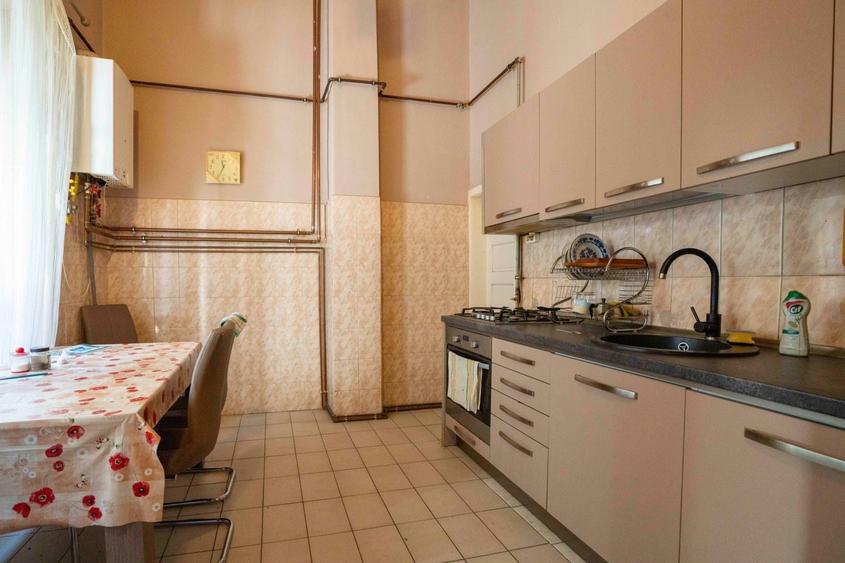 Casă individuală cu 4 camere cu Canalizare în Ultracentral