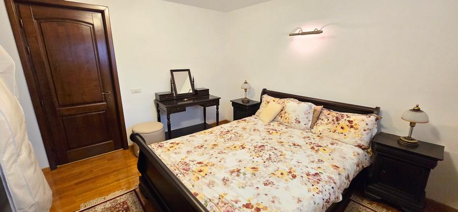 Casă individuală cu 6 camere cu Canalizare în Bucium
