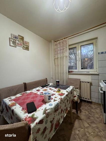 Apartament cu 3 camere decomandat, mobilat în Ferentari